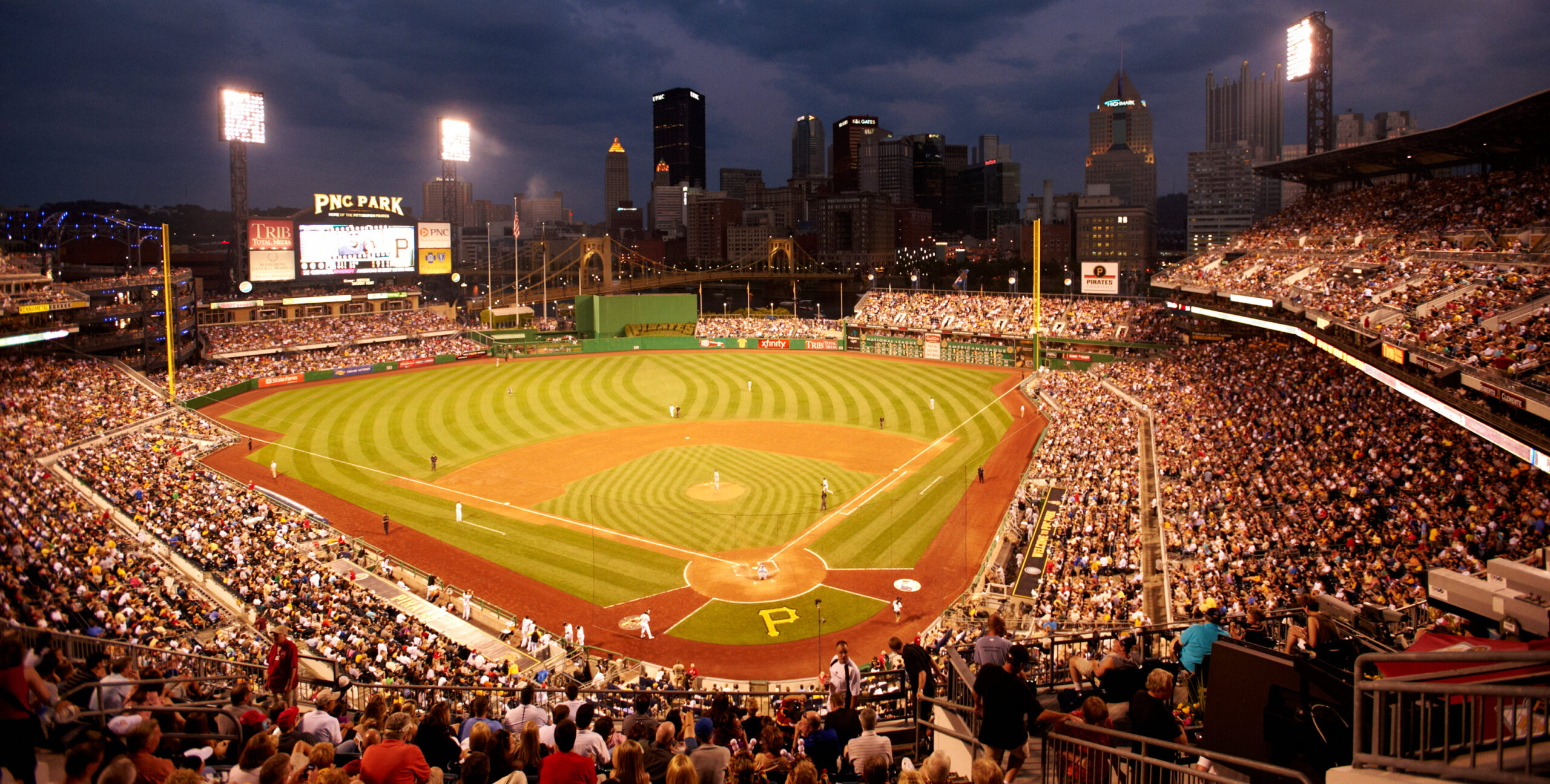 PNC Park T-shirt Pittsburgh Pirates Clemente Pierogi 